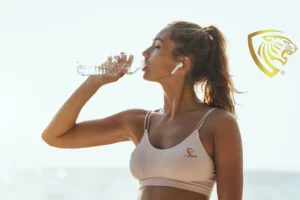 vrouw die water drinkt